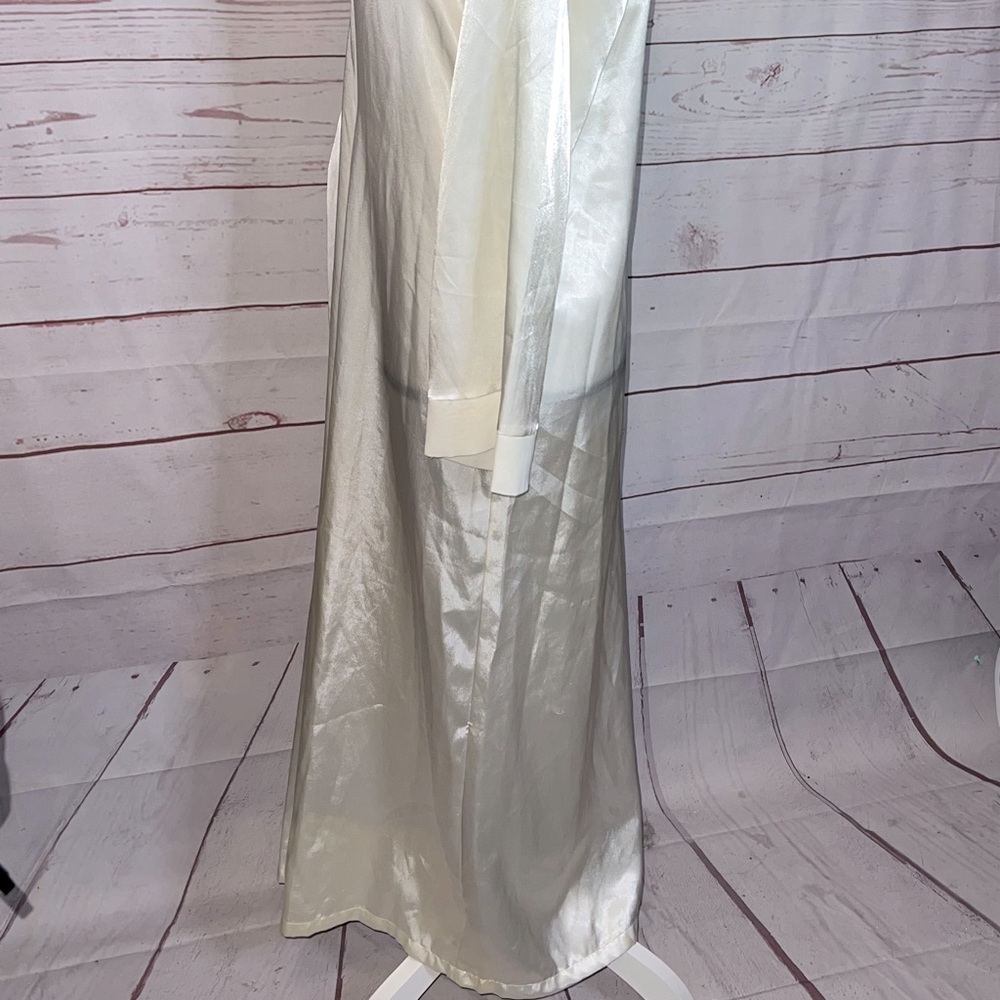 **SOLD ON MARKETPLACE ❤️Cato silky robe with appliqués on chest - Picture 2 of 9